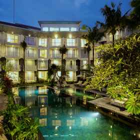 Exterior / Building 1 THE 1O1 Bali Fontana Seminyak, Joni Restaurant Hotels
