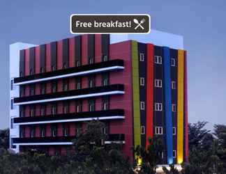 Exterior 2 Amaris Hotel Senen