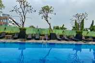 Kolam Renang Whiz Prime Hotel Kelapa Gading