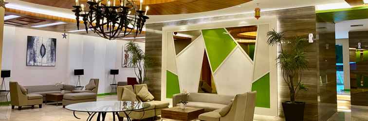 Lobby Whiz Prime Hotel Kelapa Gading