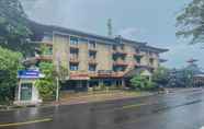 Exterior 3 Urbanview Hotel Taman Suci Denpasar Bali