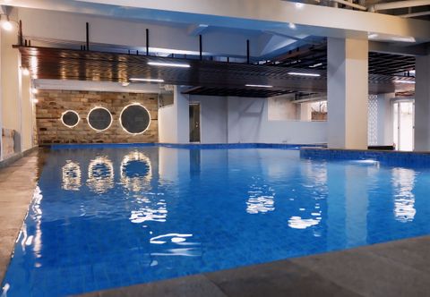 スイミングプール Hotel Grasia