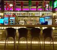 Quầy bar, cafe và phòng lounge 7 Horison Ultima Makassar