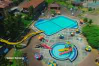 Kolam Renang Grand Cempaka Resort Hotel Powered by Archipelago