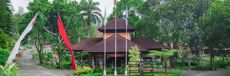 Lobi Grand Cempaka Resort Hotel Powered by Archipelago