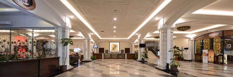 Lobby The Rich Jogja Hotel