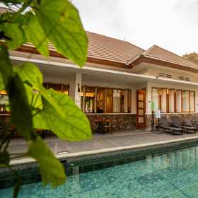 Swimming Pool 1 Hotel Blambangan, Alfamart Pulau Merah Sumberagung (Tasya Mart) Hotels