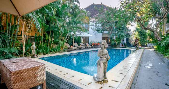 Swimming Pool Pondok Sari Hotel