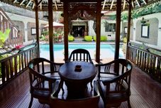 バー、カフェ、およびラウンジ Ndalem Padma Asri