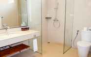 Toilet Kamar 4 7 BR Mountain View Villa with a private pool 1