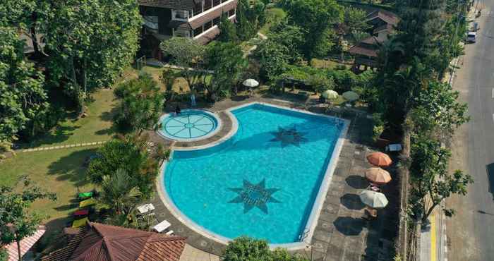 Swimming Pool Taman Sari Hotel and Resort