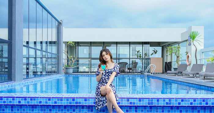 Swimming Pool Merapi Merbabu Hotel Yogyakarta