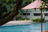 Swimming Pool Hotel Ombak Sunset