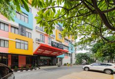 Exterior 5 Sans Hotel The Green Bekasi by RedDoorz