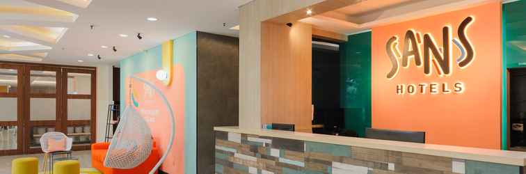 Lobby Sans Hotel The Green Bekasi by RedDoorz