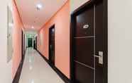 Others 6 Sans Hotel The Green Bekasi by RedDoorz