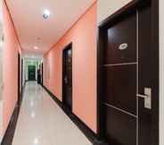 Others 6 Sans Hotel The Green Bekasi by RedDoorz