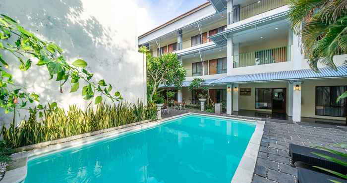 Swimming Pool Spazzio Bali Hotel