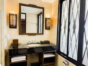 The Sunan Hotel Solo, Rp 695.823