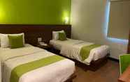 Kamar Tidur 5 Hotel Candi Indah Syariah Powered by Archipelago