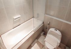 Toilet Kamar 4 The Oxalis Regency Hotel
