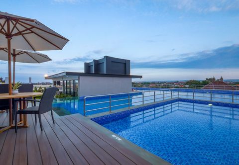 Swimming Pool Royal Regantris Kuta