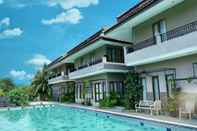 Swimming Pool Bumi Gumati Convention Resort