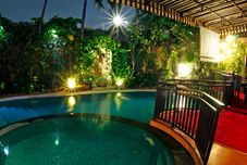 Swimming Pool Amaroossa Cosmo Jakarta