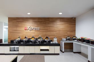 Restaurant 4 Amaris Hotel Pancoran