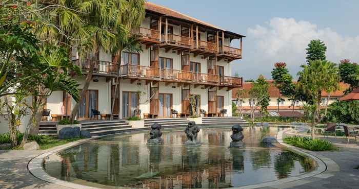 Hồ bơi Novus Giri Resort & Spa