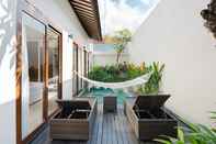 สระว่ายน้ำ Anari Villas Kuta