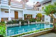 Kolam Renang Family Hotel Gradia 2