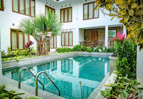 スイミングプール Family Hotel Gradia 2