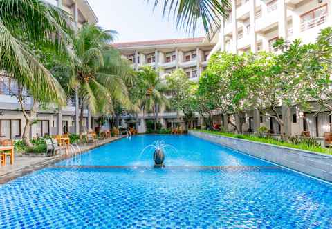 สระว่ายน้ำ Hotel Lombok Garden