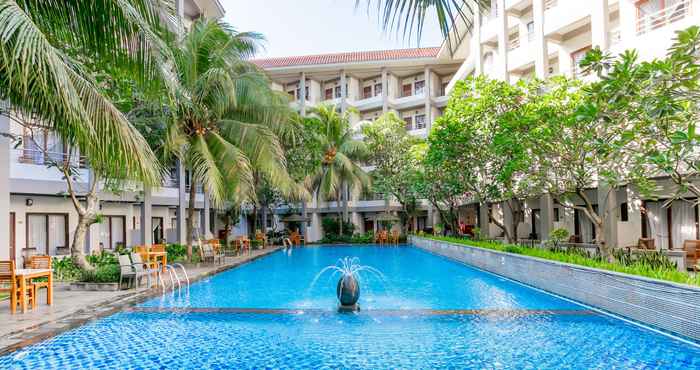 Swimming Pool Hotel Lombok Garden