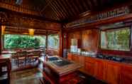 บาร์ คาเฟ่ และเลานจ์ 6  Aryaswara Villa Ubud