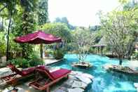 Swimming Pool Lorin Dwangsa Solo Hotel