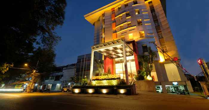 Exterior Lampion Hotel Solo