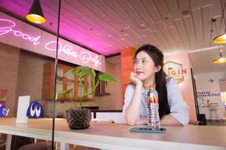 Bar, Kafe, dan Lounge 4 Cleo Hotel Basuki Rahmat Surabaya