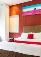 BEDROOM RedDoorz Plus @ Blue Pacific Blok M