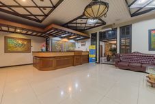 Lobby Urbanview Hotel Crown Tasikmalaya by RedDoorz