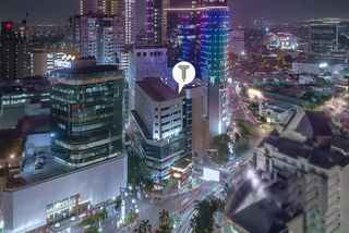 Tunjungan Hotel Surabaya, Rp 590.000