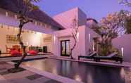 Kolam Renang 2 The Seminyak Suite – Private Villa