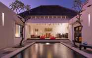 Kolam Renang 4 The Seminyak Suite – Private Villa