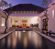 สระว่ายน้ำ 4 The Seminyak Suite – Private Villa