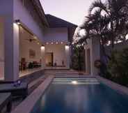 ภายนอกอาคาร 3 The Seminyak Suite – Private Villa