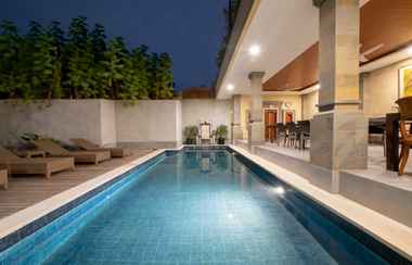 Swimming Pool 2 Villa Bunga Hotel & Spa