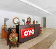 Lobby 5 SUPER OYO Collection O 252 Istana Permata Ngagel