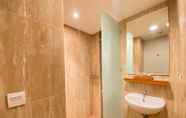 In-room Bathroom 3 LUXURY MALIOBORO HOTEL