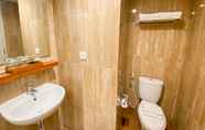 Toilet Kamar 2 LUXURY MALIOBORO HOTEL